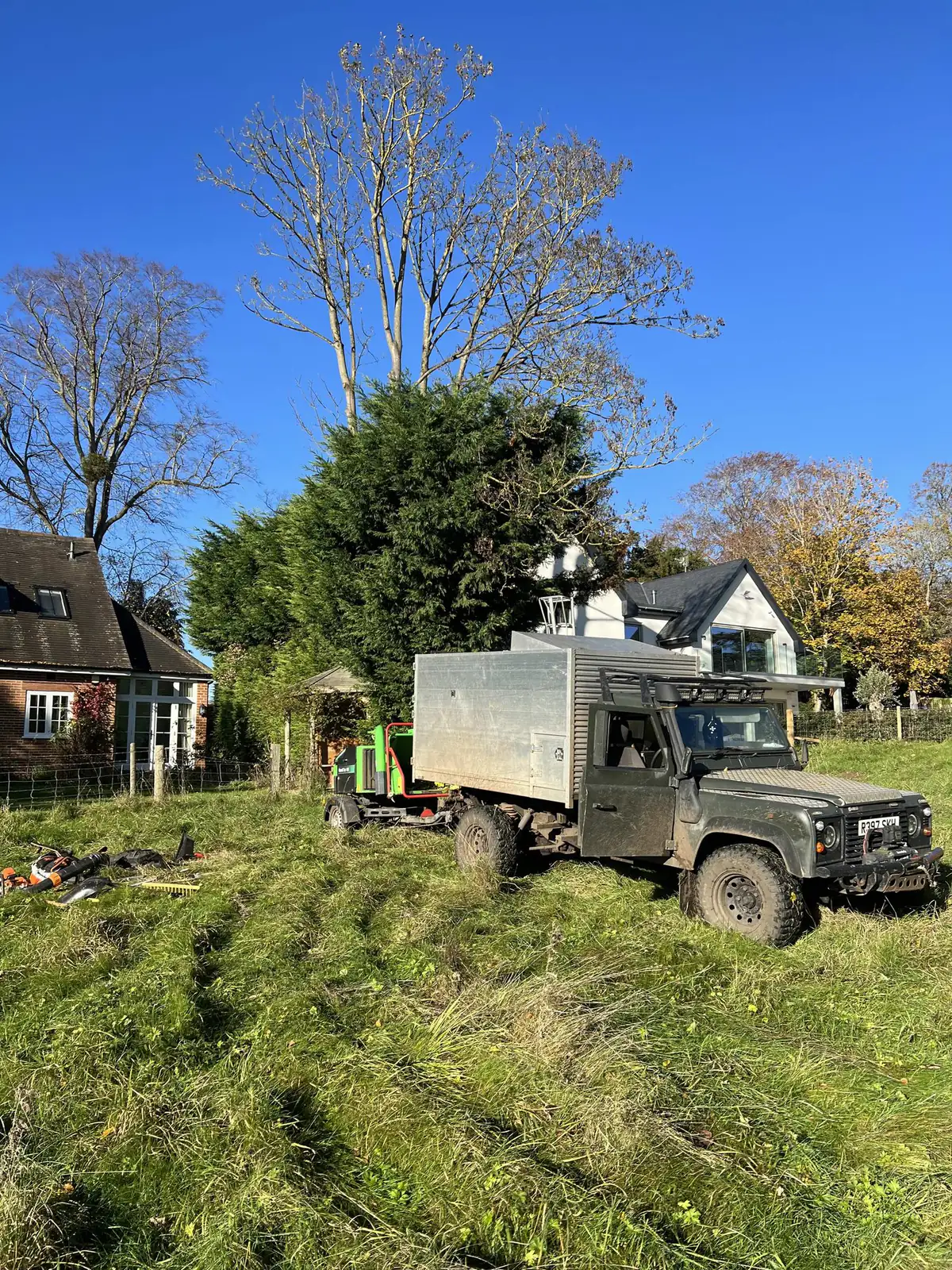 Knights Tree Surgery Land Rover and chipper in a residential garden